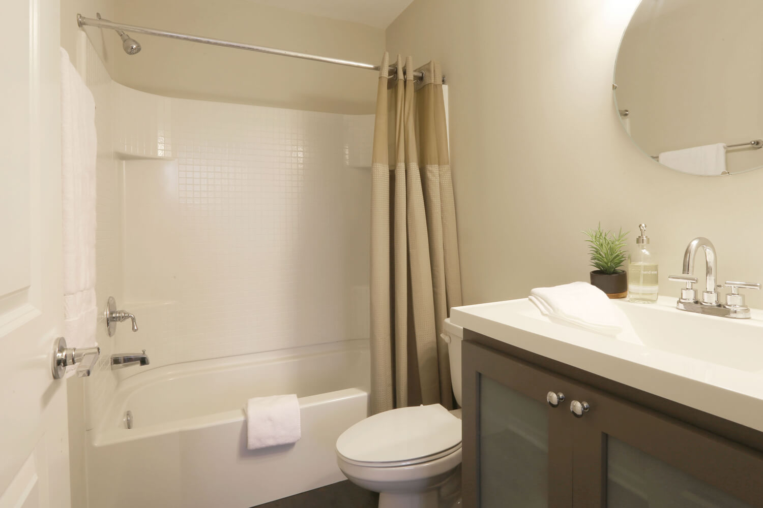The 40 Four Building Designed by Foshee Architecture – Apartment Bathroom