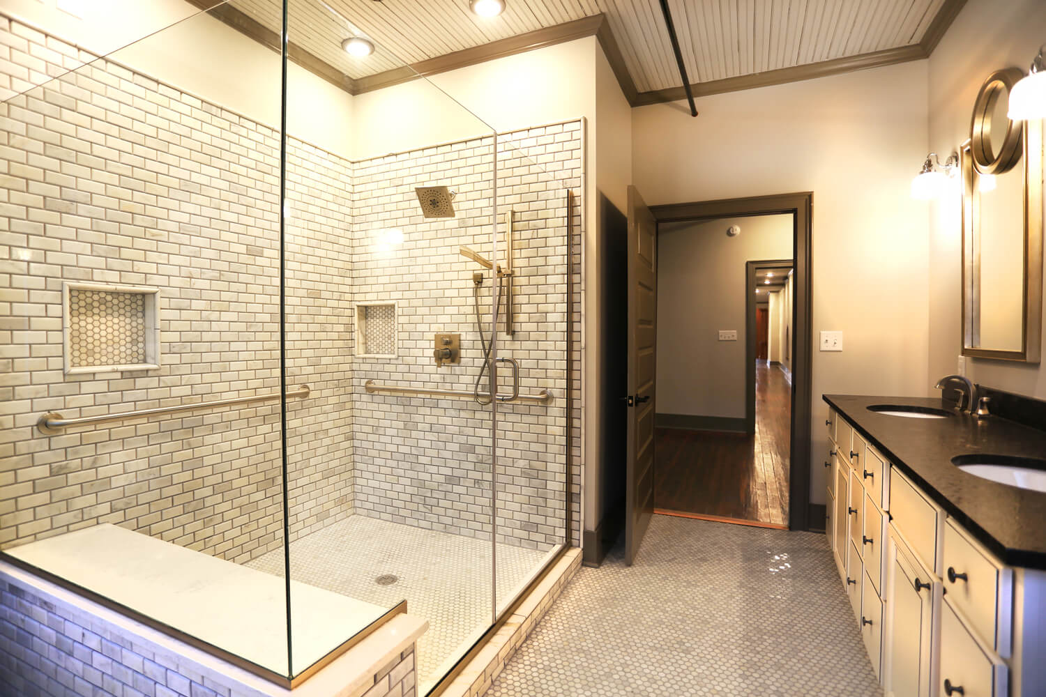 uth and Sons Designed by Foshee Multifamily Architecture - 3rd Floor Bathroom